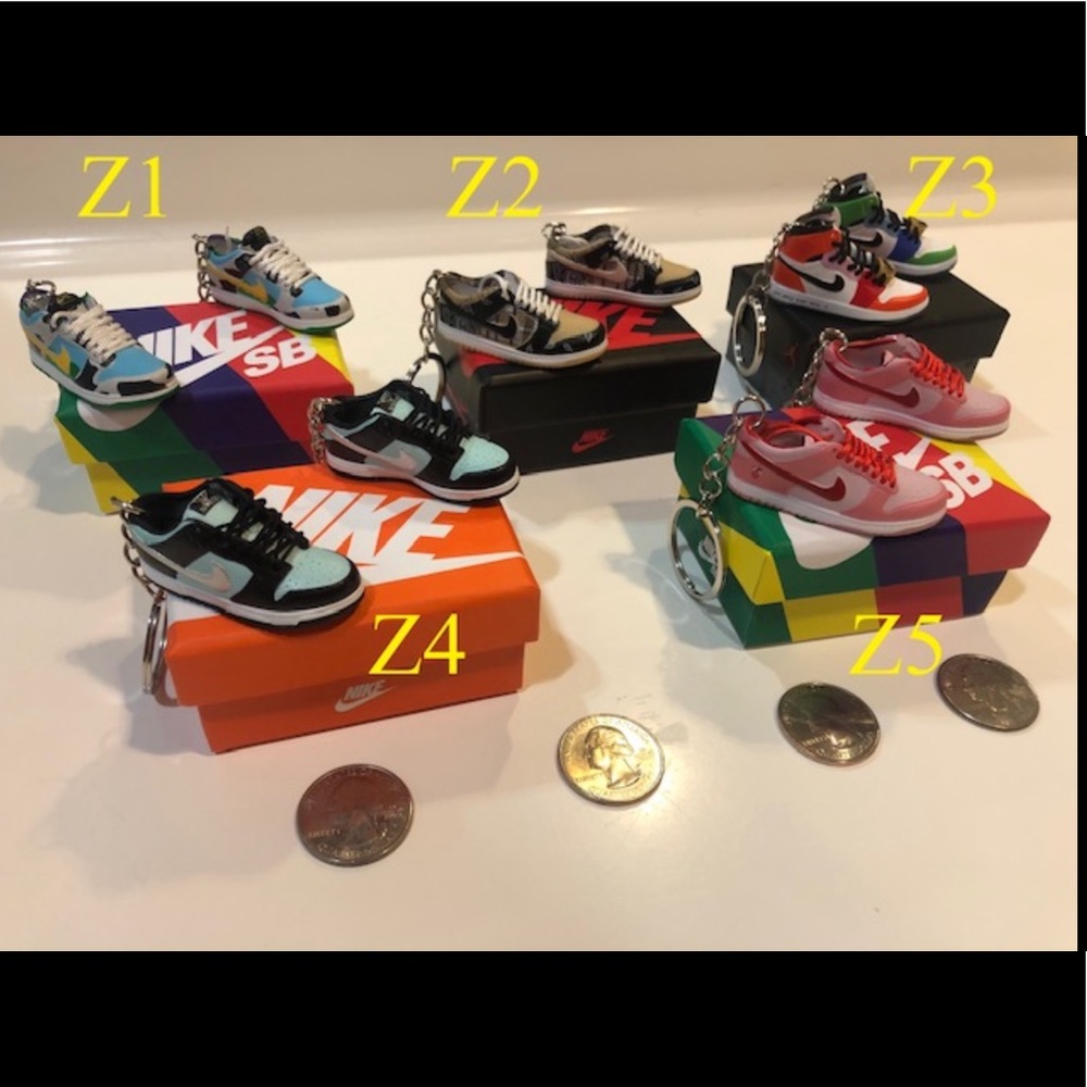 Dior x Air Jordan 1 High Keychains - Picture 11 of 12